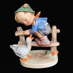 Hummel Figurine • Barnyard Hero • 195 2/0 • TMK-2